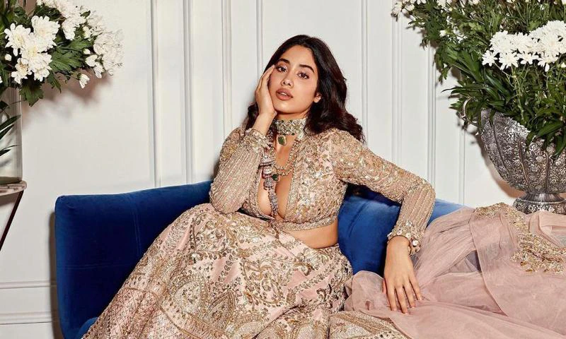 Janhvi Kapoor ने Nykaaland के साथ शेयर की तस्वीरें, हरे रंग की ड्रेस में मचाया हंगामा