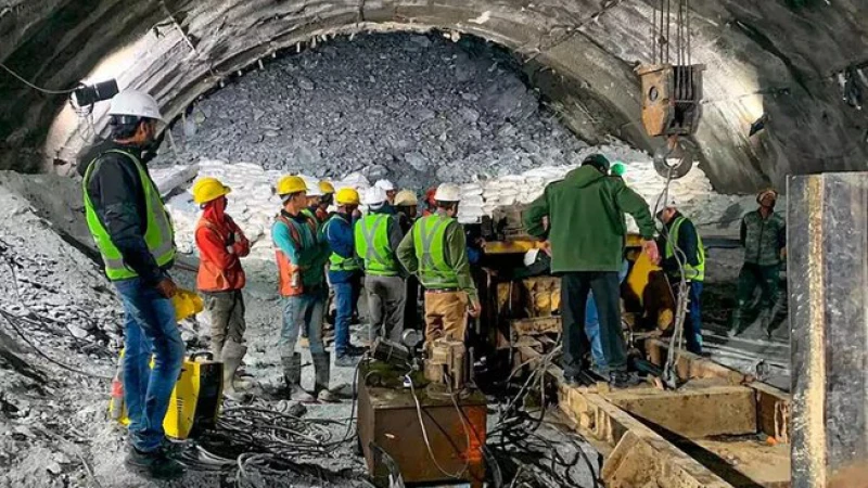 Uttarkashi Tunnel Rescue: सुरंग में फंसे मजदूरों का रेस्क्यू ऑपरेशन तेज, 30 मीटर तक हो चुकी है ड्रिलिंग