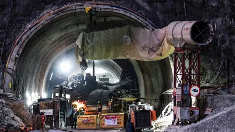 Uttarkashi Tunnel Update: ड्रिलिंग मशीन में तकनीकी खराबी आने के बाद रुका ड्रिलिंग का काम, जल्द बाहर आएंगे मजदूर