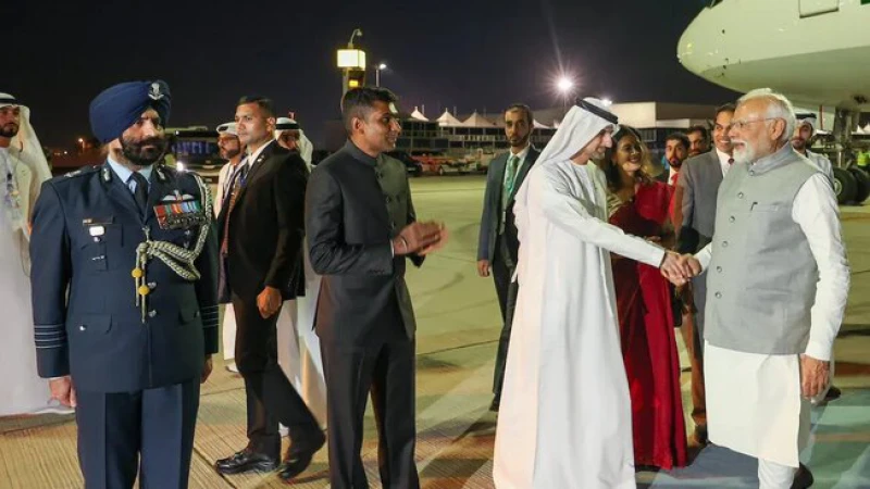 PM MODI IN UAE: दुबई में पीएम मोदी का भव्य स्वागत, नारों से गूंजा पूरा इलाका