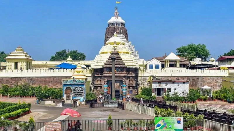 चार धामों में से एक जगन्नाथ मंदिर में आई दरार, मूर्तिकला से पत्थर के टुकड़े भी गिरे