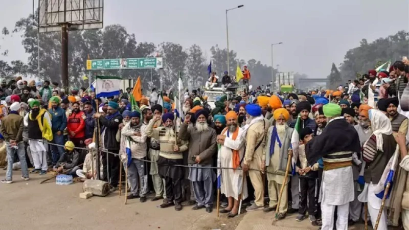 हजारों किसानों ने ट्रैक्टर-ट्रॉली लेकर दिल्ली की सीमा पर  दिया धरना, बोले कृषि मंत्री- शांति जरूरी, 5वें दौर की चर्चा को हम तैयार